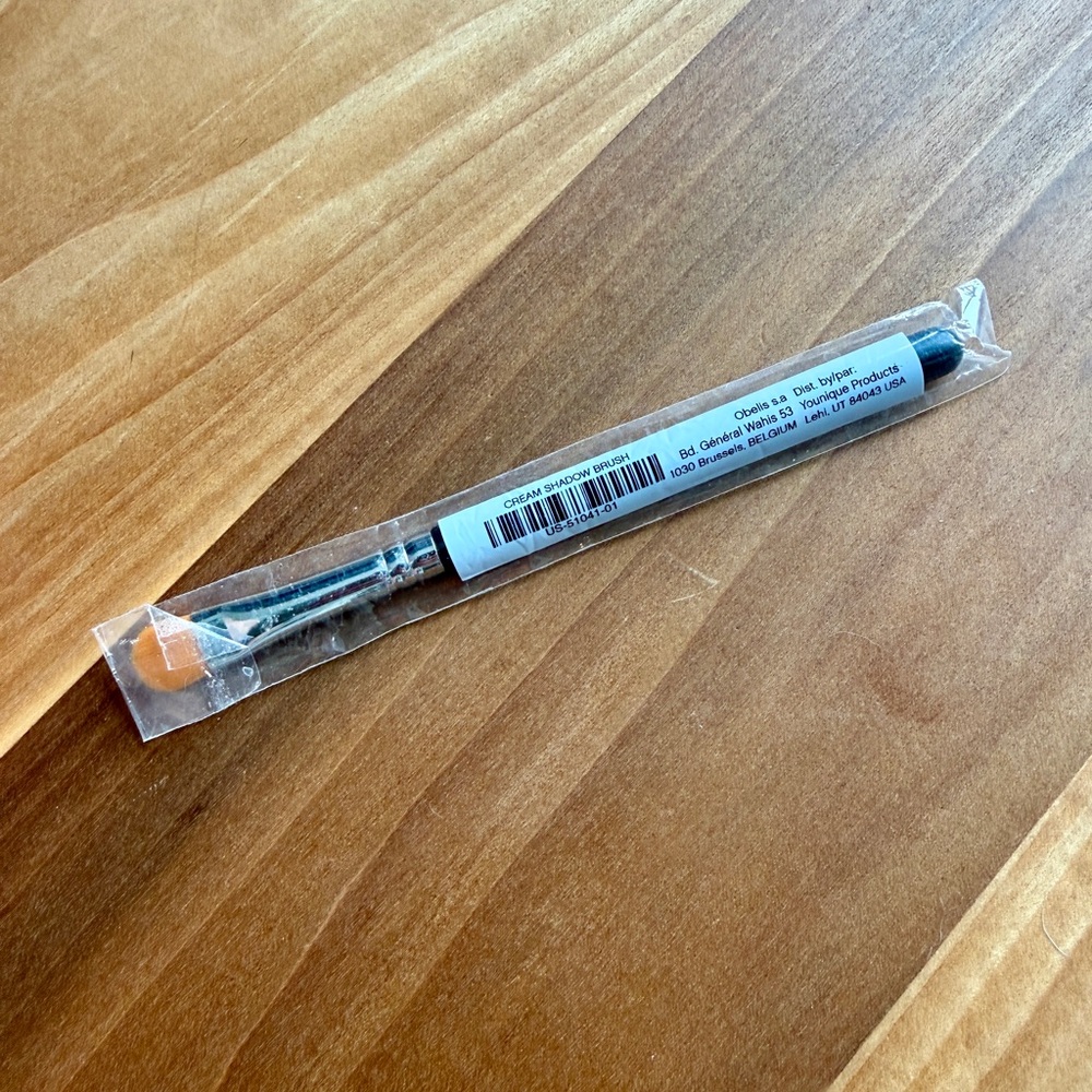 Younique Cream Shadow Brush NEW - Picture 3 of 4